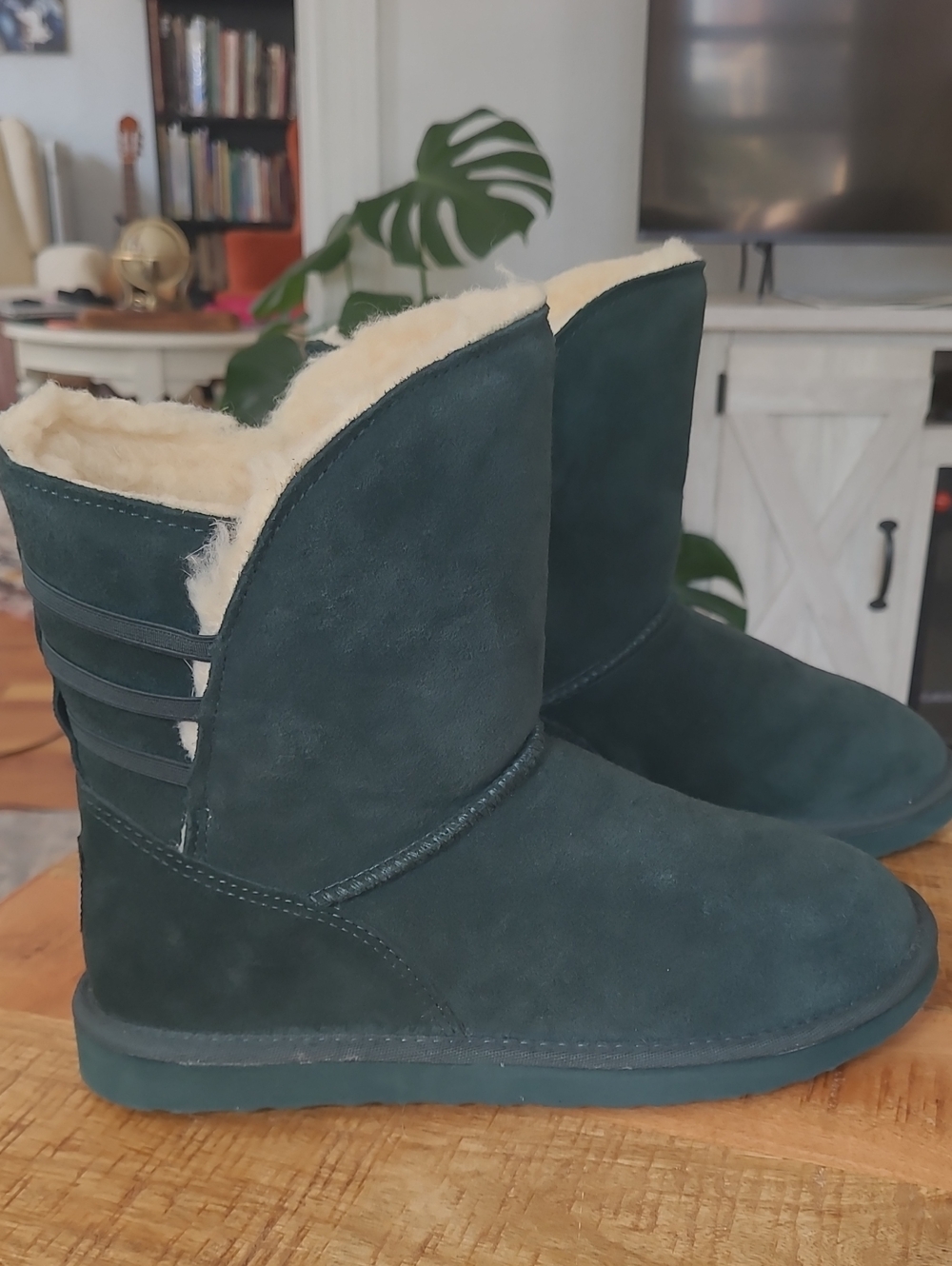 NWOT BearPaw WOMENS SIZE 9 KYLEE Dark Green Suede Shearling Boots